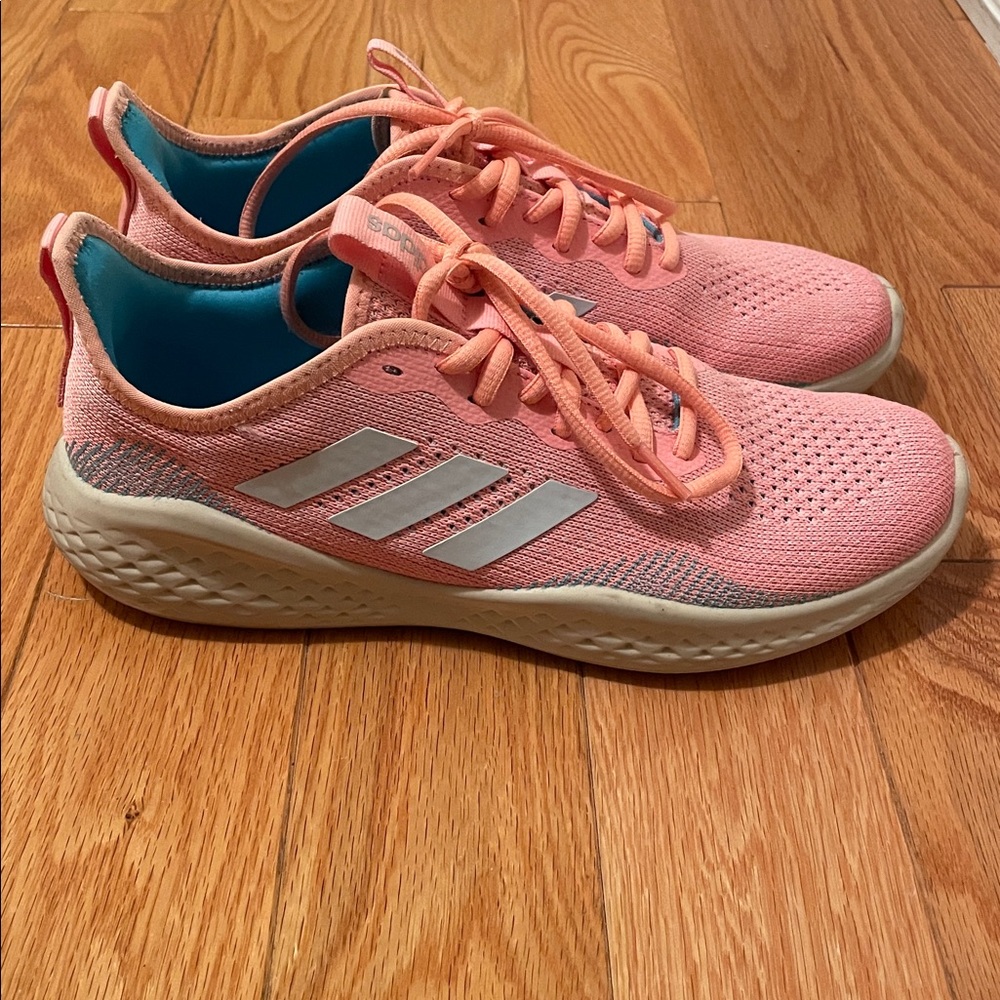 🍑 EUC Women’s Adidas Bounce Running Shoes